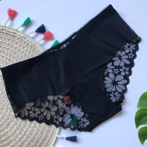 Victoria’s Secret No-Show Hiphugger Panty